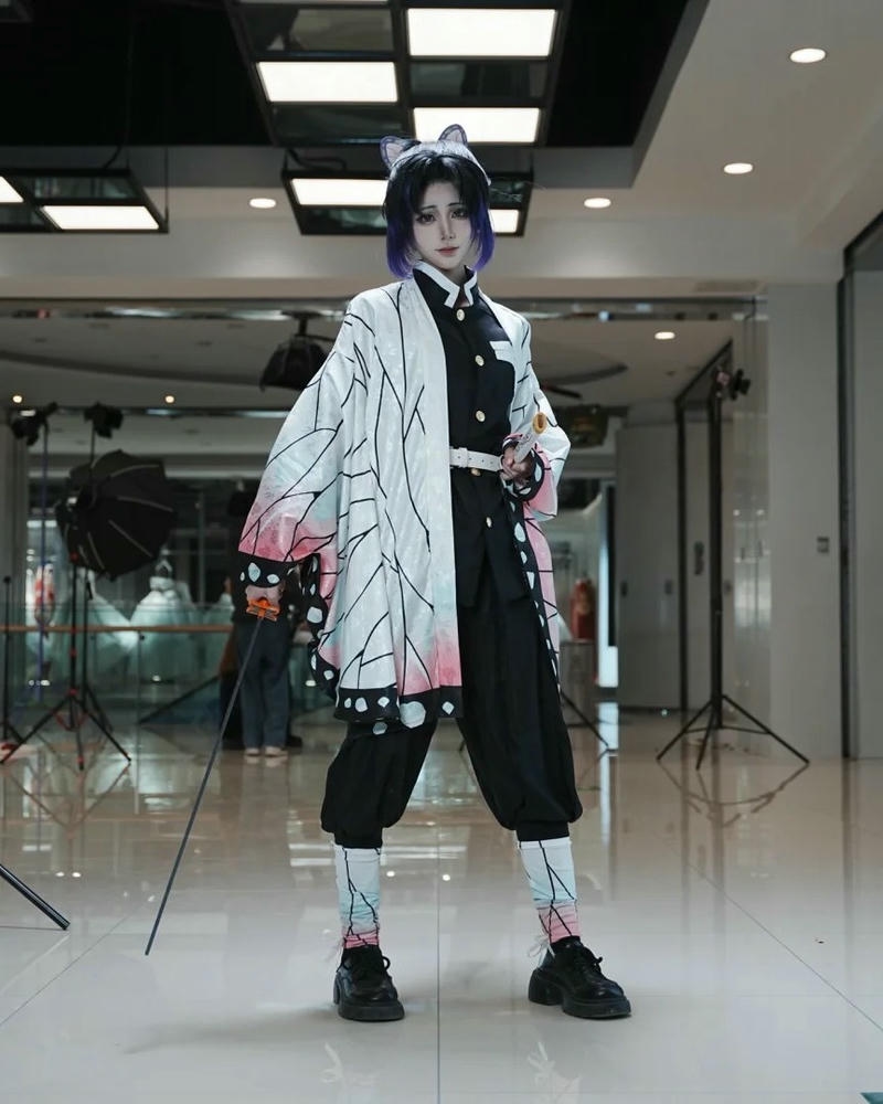 Cô nàng thể hiện Shinobu với thần thái cuốn hút