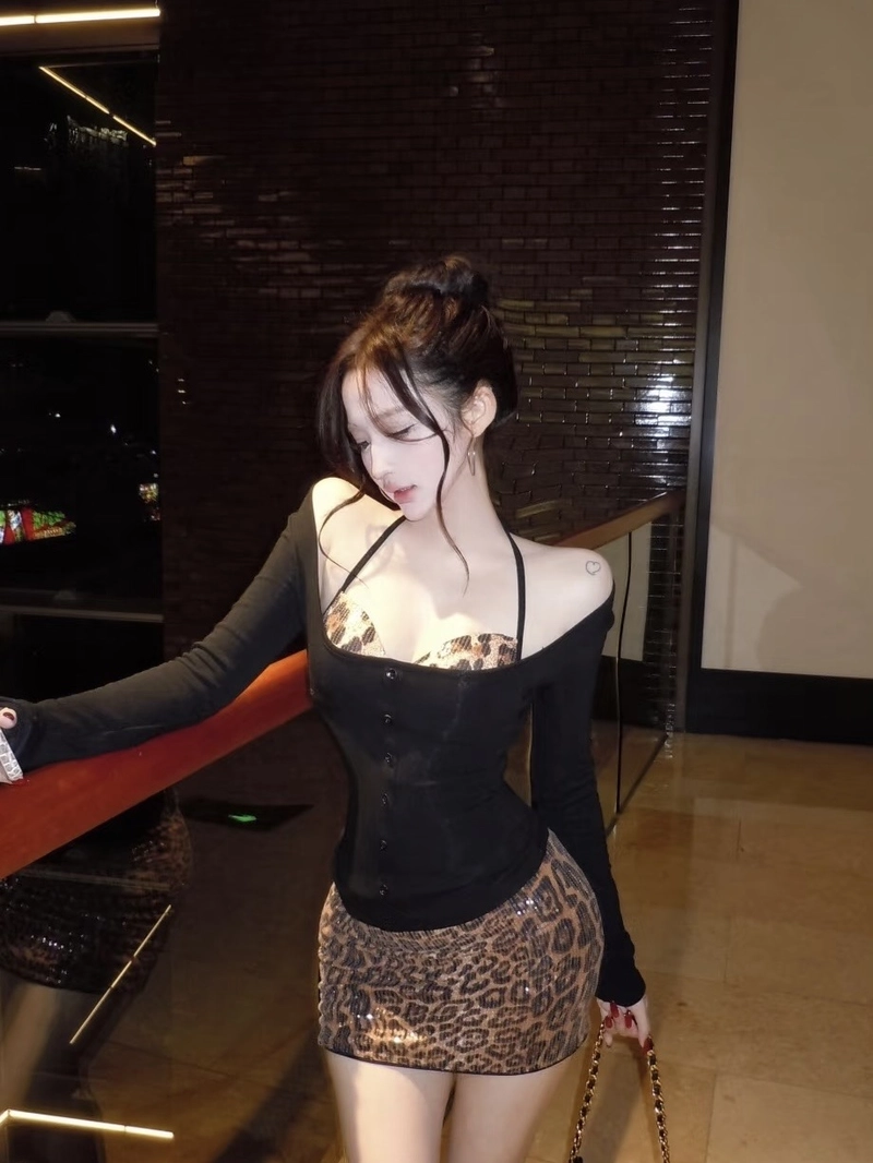 Cô nàng xinh đẹp tạo dáng tự nhiên đầy thu hút