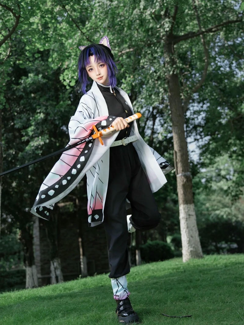 Cosplay Shinobu ánh mắt biểu cảm thu hút ánh nhìn