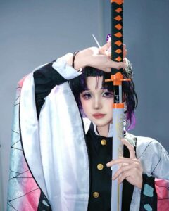 Cosplay Shinobu ánh nhìn dịu nhẹ giàu chiều sâu