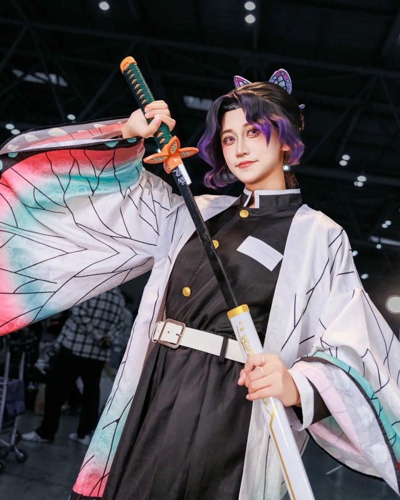 Cosplay Shinobu biểu hiện nhẹ nhàng nhưng sâu sắc