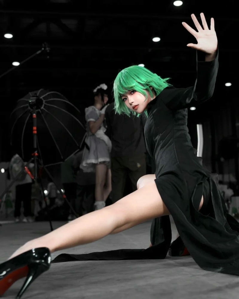 Cosplay Tatsumaki đường nét khuôn mặt sắc sảo hài hòa
