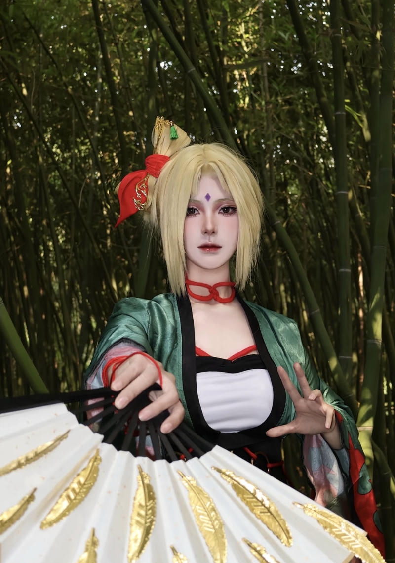 Dáng vẻ uy nghiêm thể hiện nhân vật Tsunade