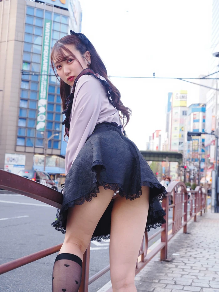 Gái teen bikini thủ dâm mông cong cuốn hút