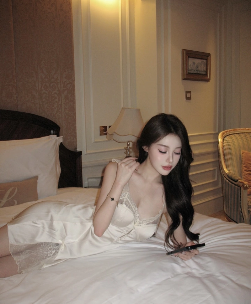 Gái xinh mlem tạo dáng cuốn hút tự nhiên nổi bật