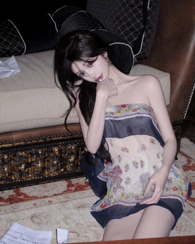 Gái xinh tóc dài thả dáng tự nhiên đầy hấp dẫn