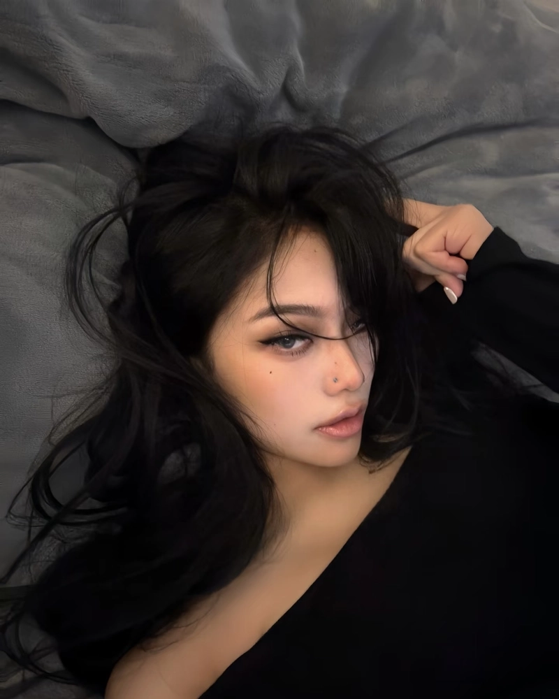 Gương mặt xinh đẹp tự nhiên tạo cảm giác thu hút