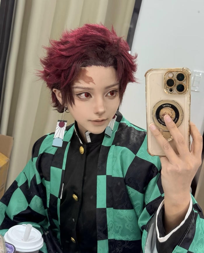 Hình Tanjiro cosplay ánh mắt ấm áp bao dung