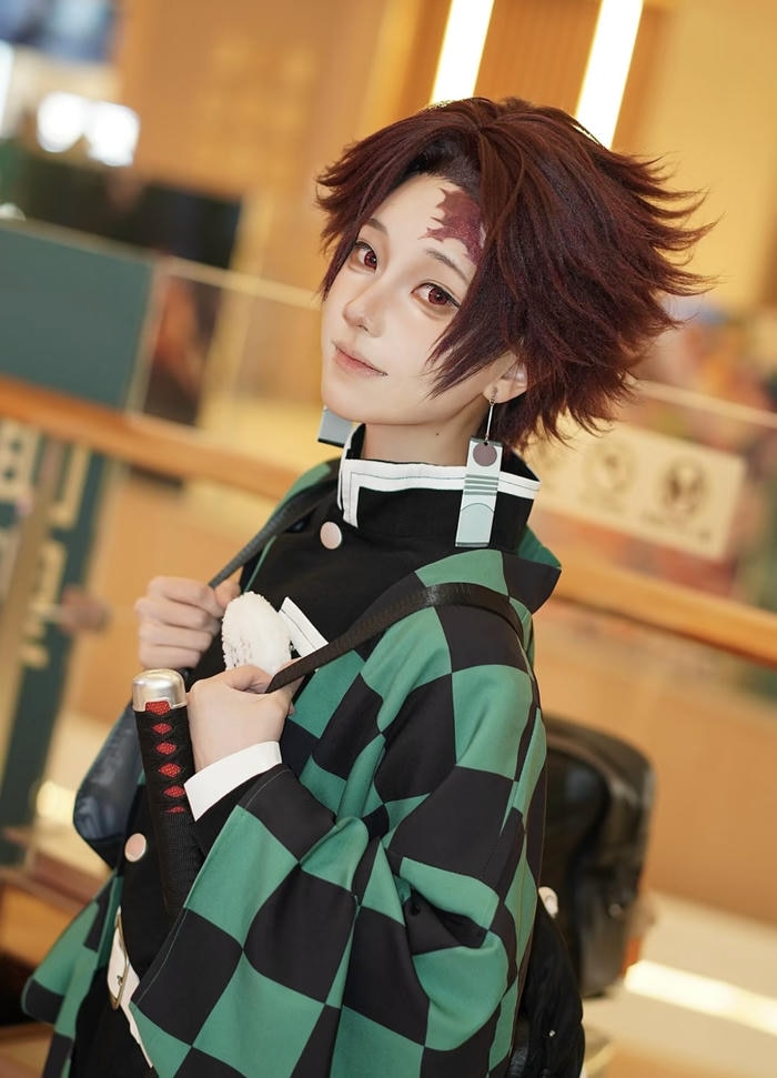 Hình Tanjiro cosplay chi tiết hoa văn sắc sảo