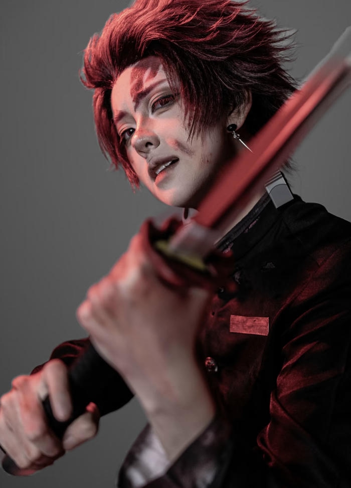 Hình ảnh Tanjiro cosplay góc chụp cận cảnh mạnh mẽ