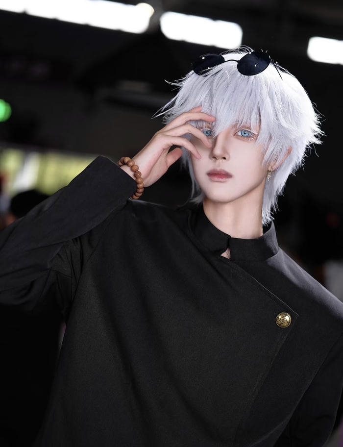 Hình ảnh cosplay Gojo góc chụp cận mặt sắc nét