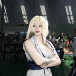 Hình ảnh cosplay Tsunade với mái tóc vàng buông dài