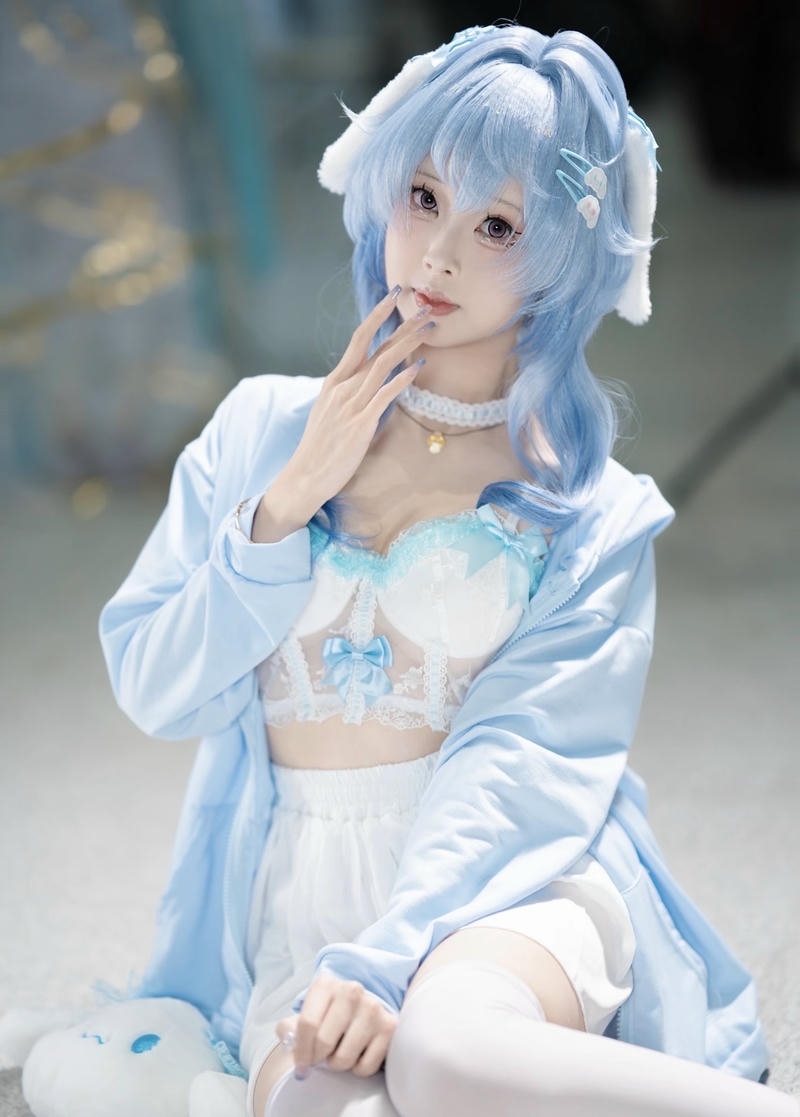 Hình cosplay Ganyu mang nét dịu nhưng đầy nội lực