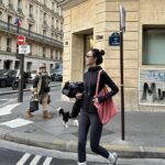 Hình gái xinh mặc quần legging đi cà phê cùng bạn