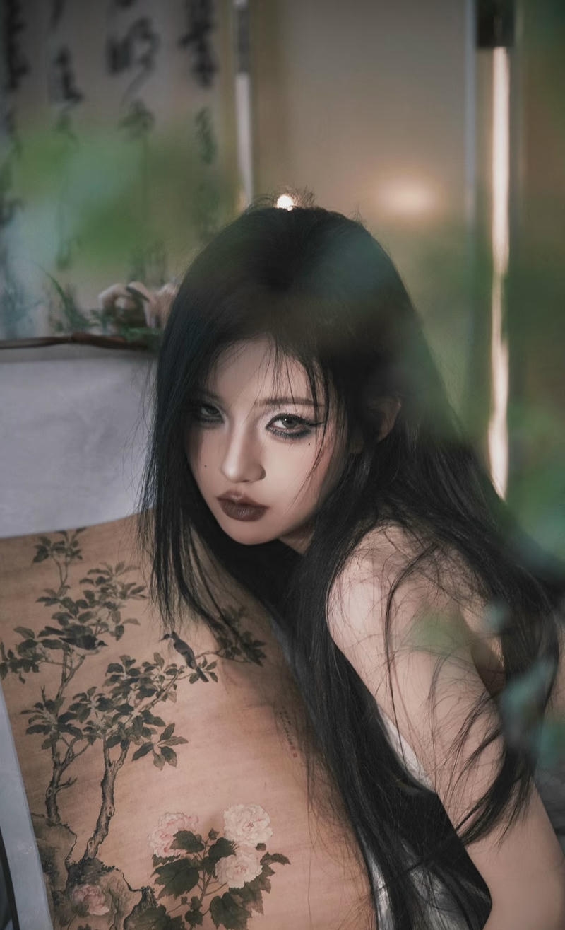 Hình tượng ma nữ với ánh mắt sâu đầy ám ảnh