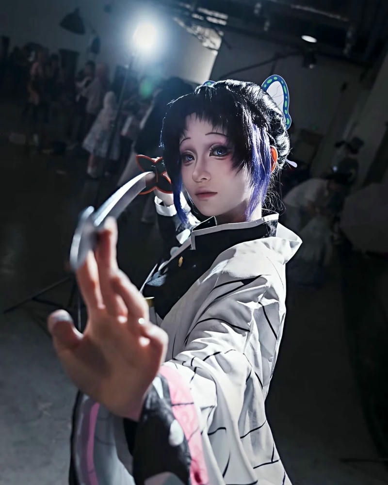 Hóa trang Shinobu với thần sắc dịu dàng cuốn hút