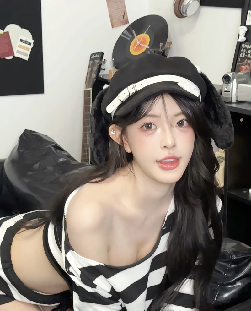 Hot girl mlem với thần thái quyến rũ tự nhiên