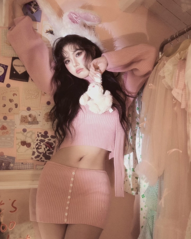 Hot girl xinh xắn mang nét mlem quyến rũ nổi bật