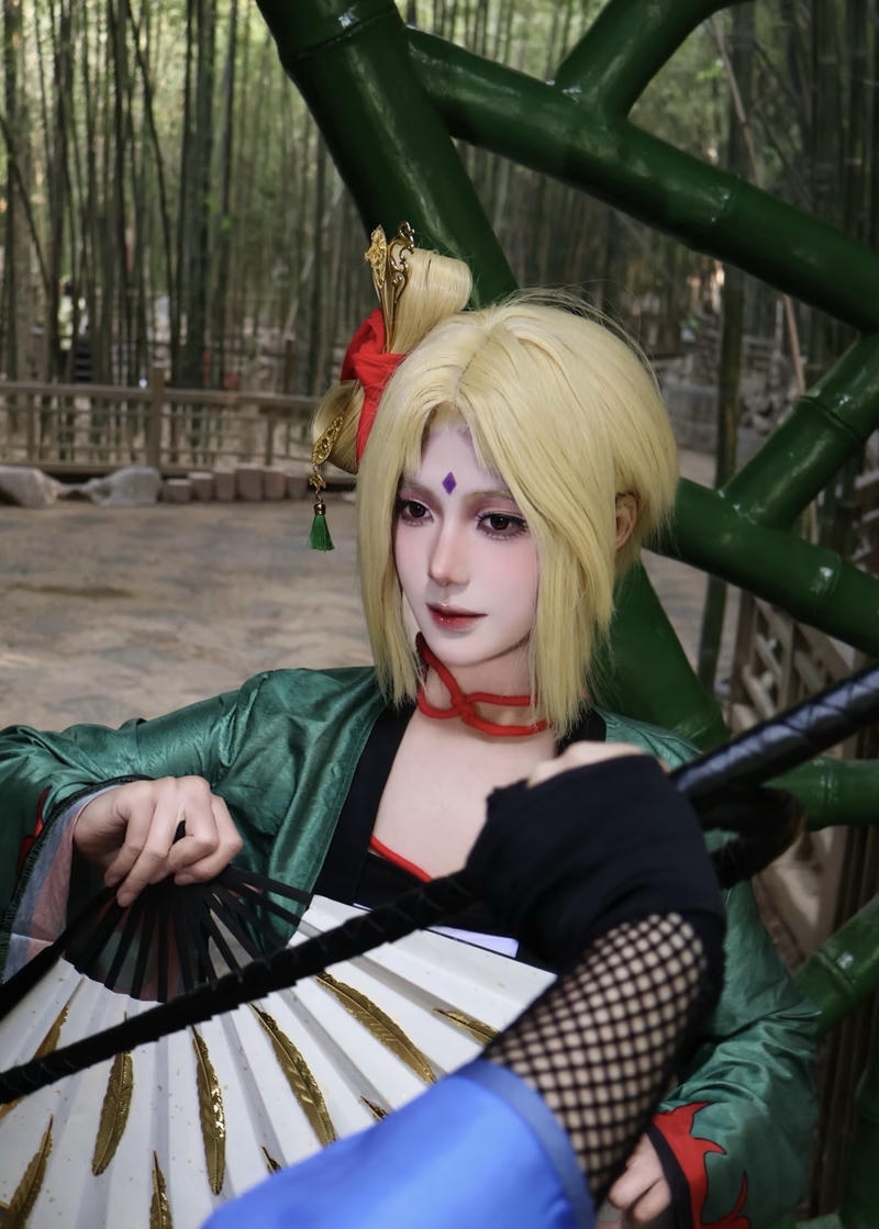 Mái tóc dài vàng nhạt gợi cảm hứng Tsunade