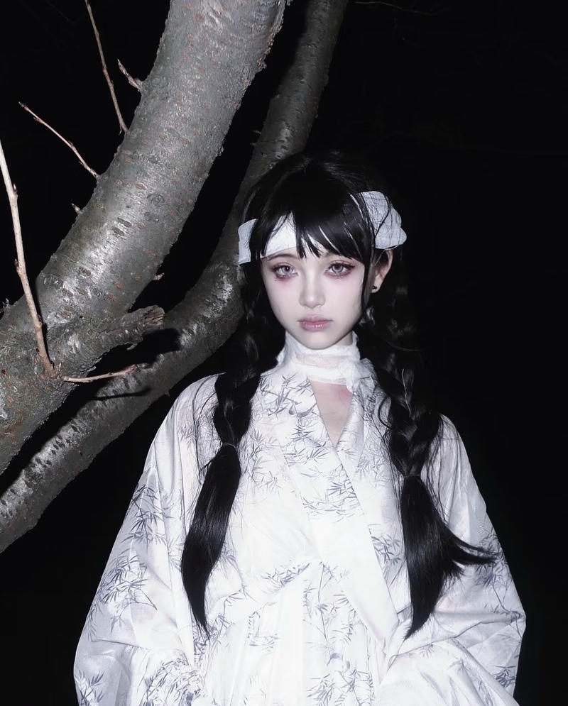 Nét hóa trang đậm tái hiện ma nữ rùng rợn