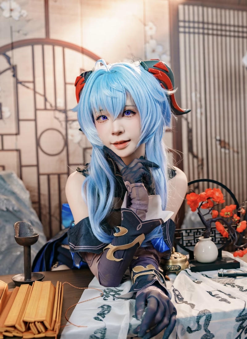 Nhân vật cosplay Ganyu hình tượng nửa tiên