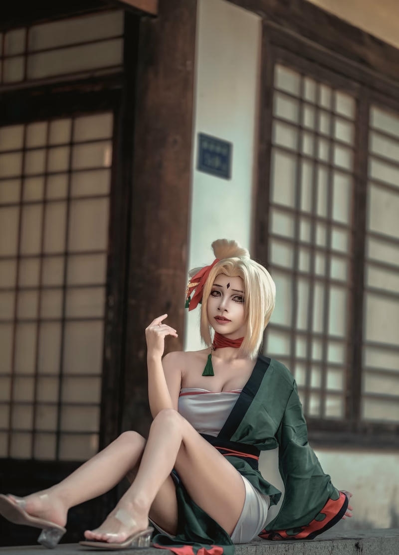 Nữ ninja Tsunade trong phiên bản cosplay sống động