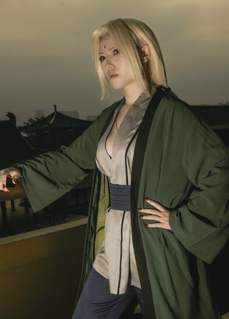 Phiên bản cosplay Tsunade lấy cảm hứng từ Naruto