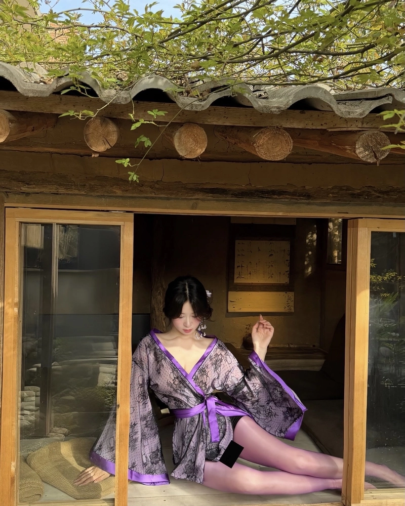 Phong cách gợi cảm hiện đại của cô gái trẻ trung