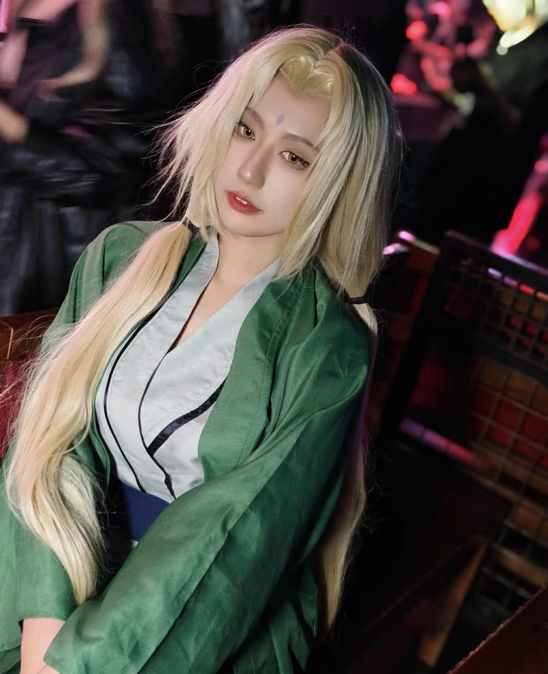 Tạo hình Tsunade với thần ấn kim cương quen thuộc