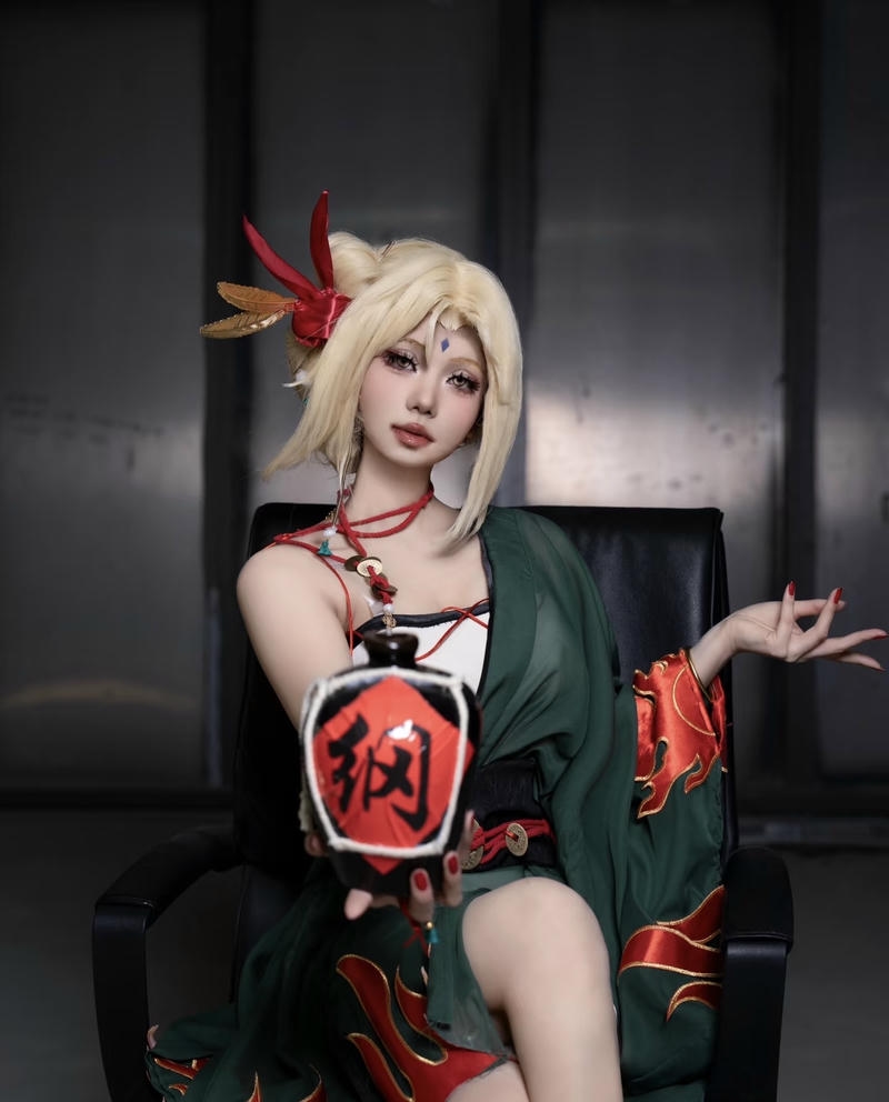 Tạo hình cosplay Tsunade tái hiện nữ ninja huyền thoại