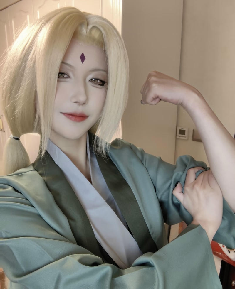 Tạo hình nữ ninja Tsunade với mái tóc vàng nổi bật