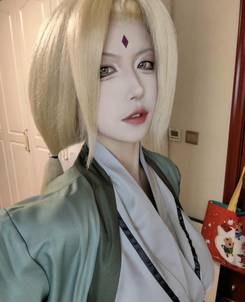 Thần ấn kim cương trên trán thể hiện Tsunade