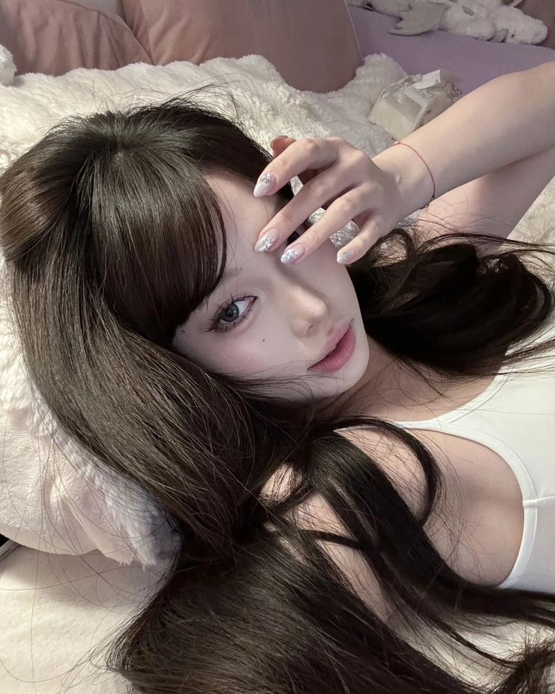 Thần thái rạng rỡ của cô gái khiến người chú ý