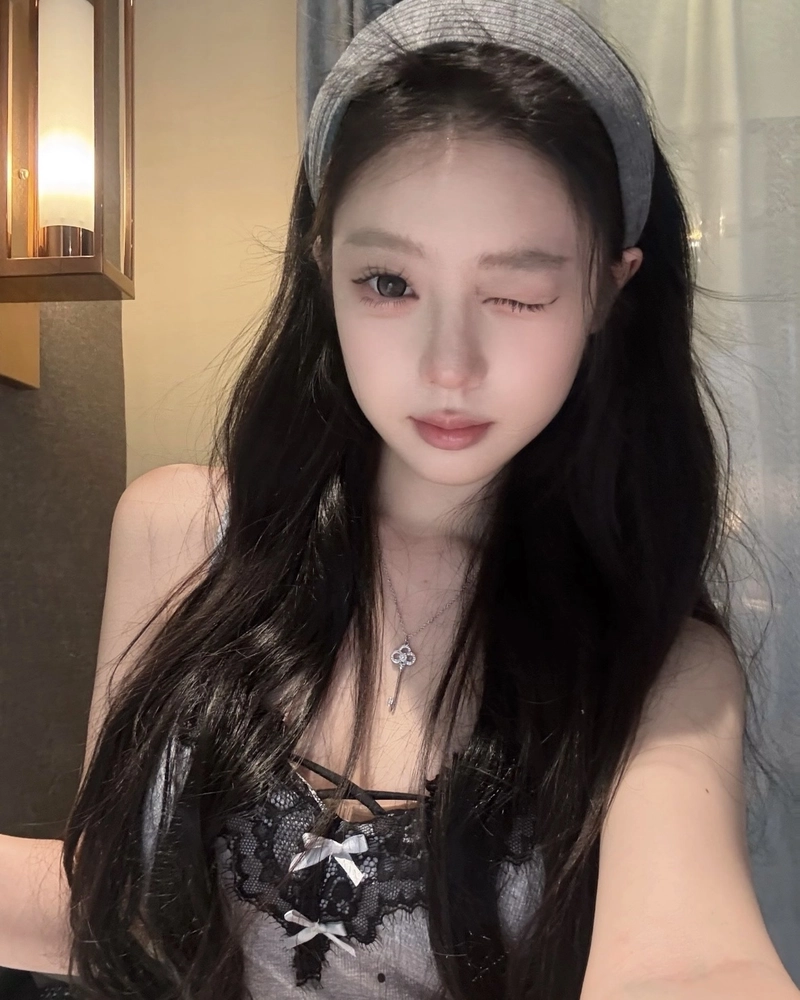 Thần thái tự nhiên của cô gái xinh cực kỳ nổi bật