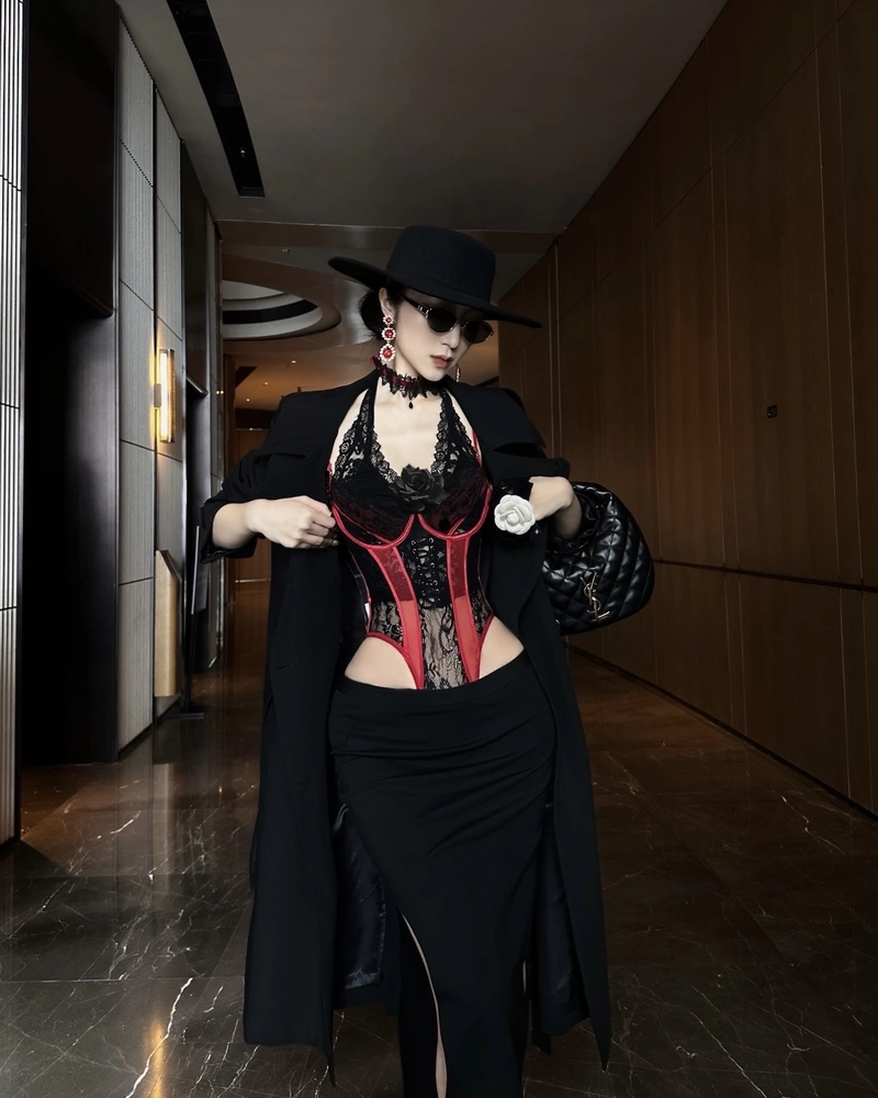 Thiếu nữ xinh xắn mang vibe mlem cuốn hút nhẹ nhàng