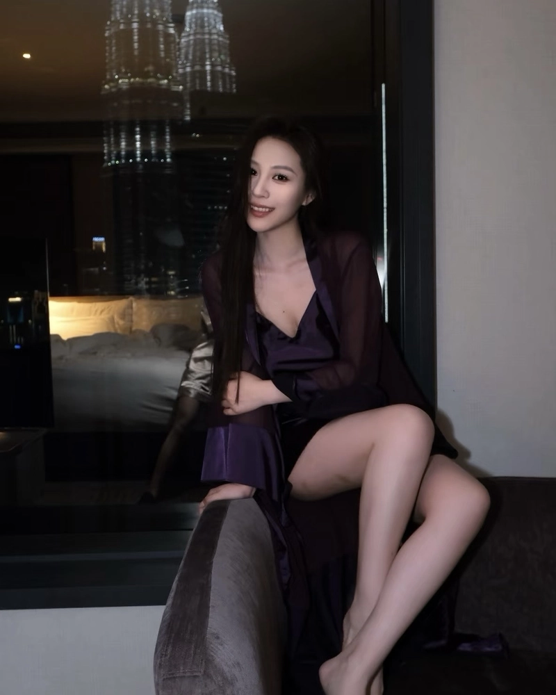 Vẻ đẹp quyến rũ nhẹ nhàng của cô gái trẻ