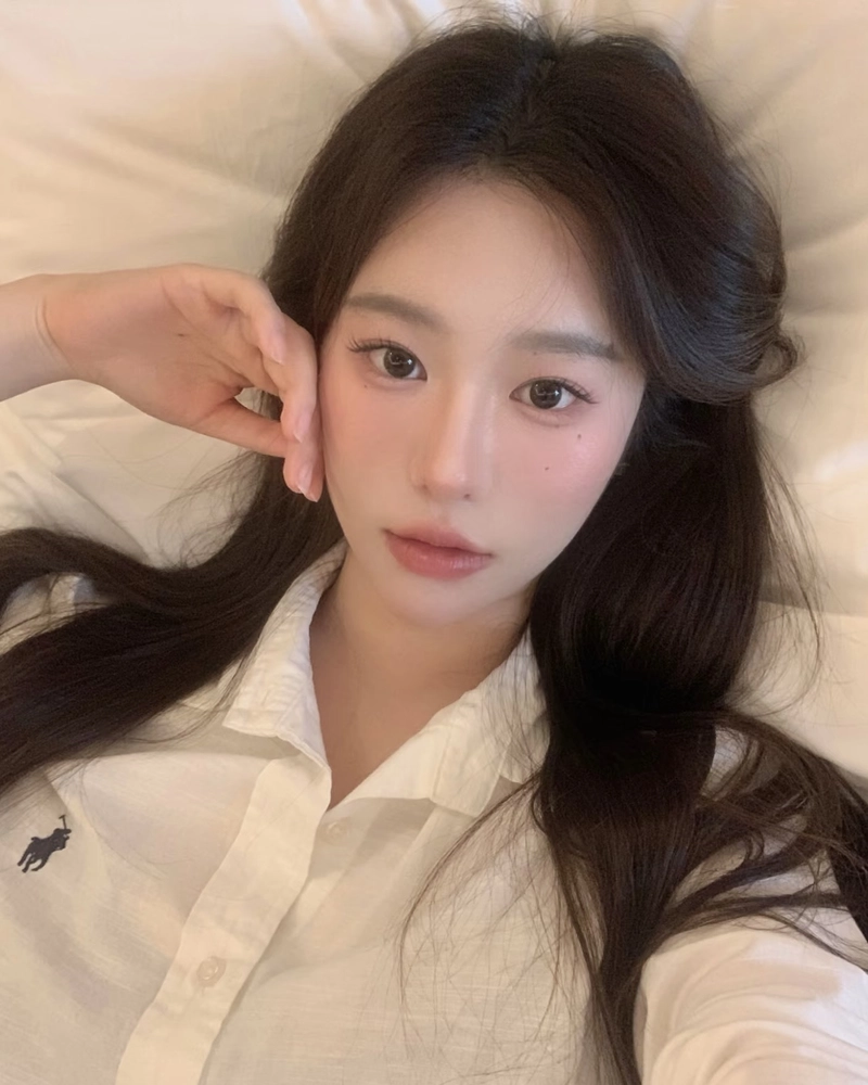 Vẻ đẹp thanh tú của nữ xinh làm nổi bật gương mặt