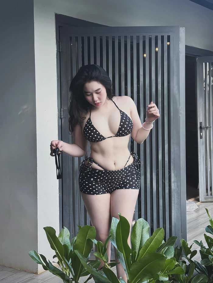 Vú to căng tròn nóng bỏng trong ảnh sex ngực khủng