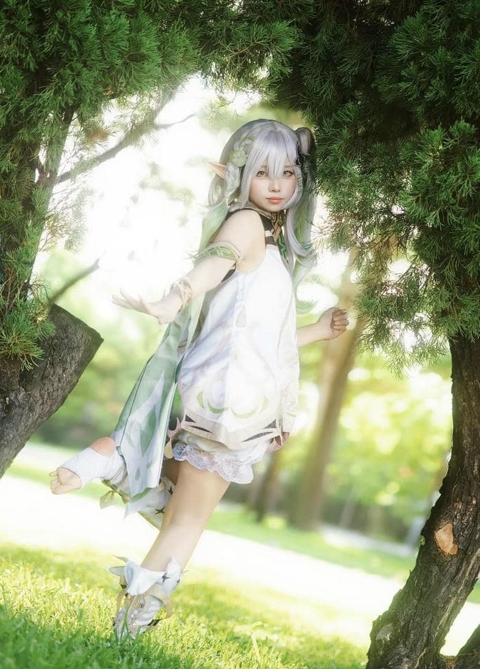 Ảnh Nahida cosplay thần sắc thuần khiết trong veo
