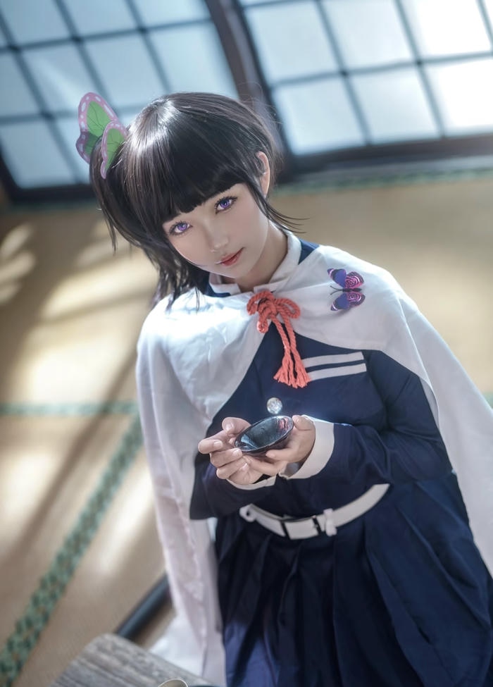 Ảnh cosplay Demon Slayer nhân vật tóc đen dài buộc thấp