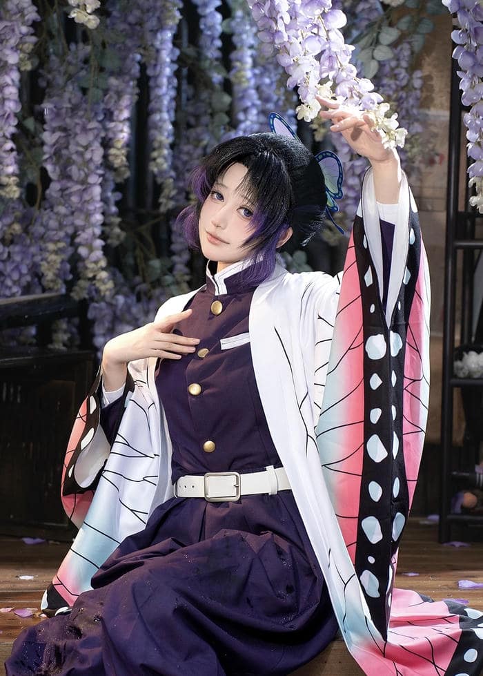 Ảnh cosplay Demon Slayer nữ trụ cột cánh bướm nhẹ nhàng