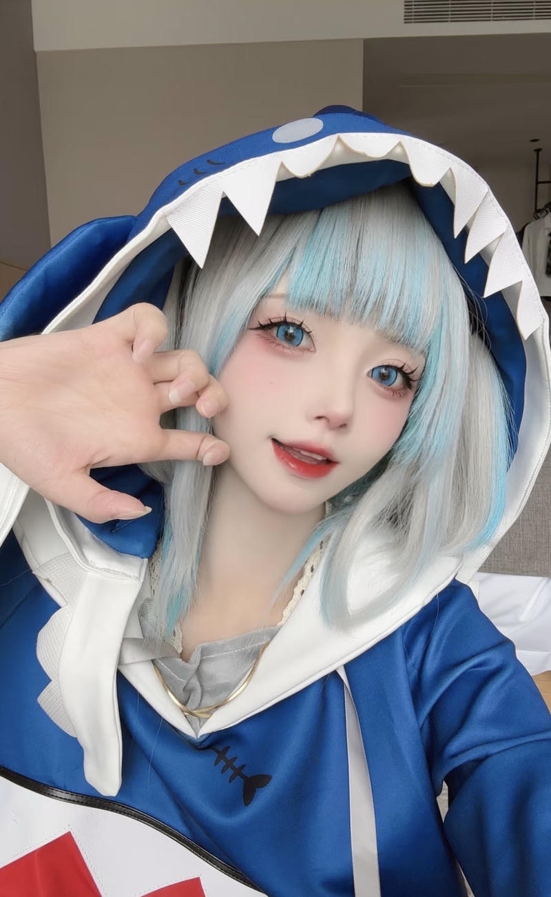 Ảnh cosplay cá mập phong cách anime nhẹ nhàng dễ thương