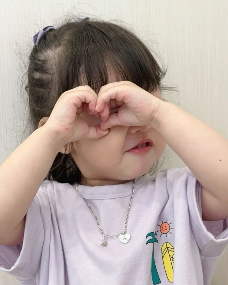 Ảnh meme thả tim dễ thương dùng làm bình luận cực cháy
