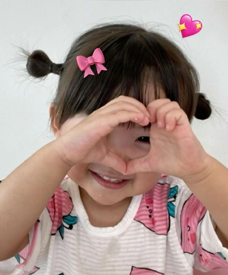 Ảnh meme thả tim ngọt ngào dành cho fan chat Messenger