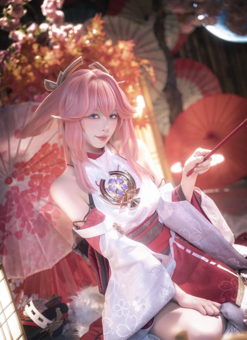 Bức Yae Miko cosplay hiện rõ ánh nhìn cuốn hút mạnh