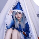 Bức Yaoyaoqwq Gawr Gura cosplay với ánh mắt sáng