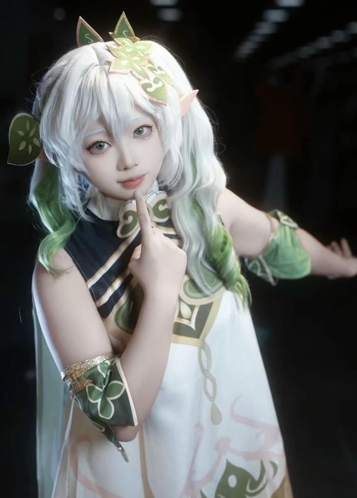 Bức ảnh Nahida cosplay ánh mắt long lanh ngây thơ
