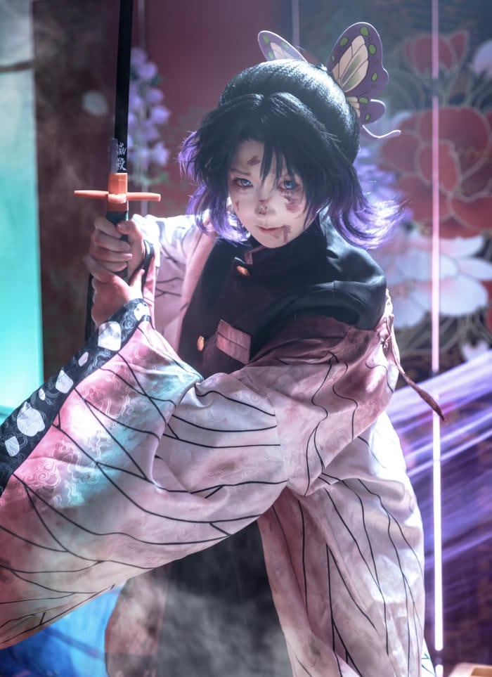 Bức ảnh cosplay Demon Slayer nhân vật áo đen cổ cao