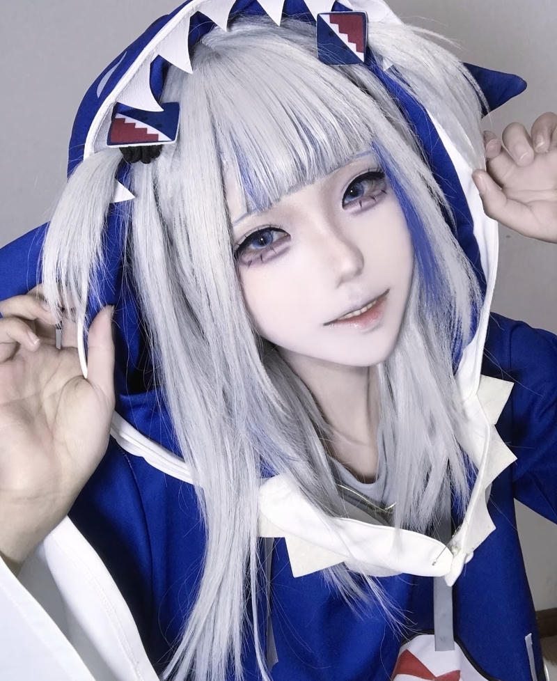 Cosplayer nữ xinh xắn hóa thân Gura phong cách anime
