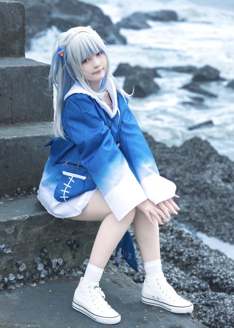 Gái xinh cosplay anime với outfit cá mập đáng yêu